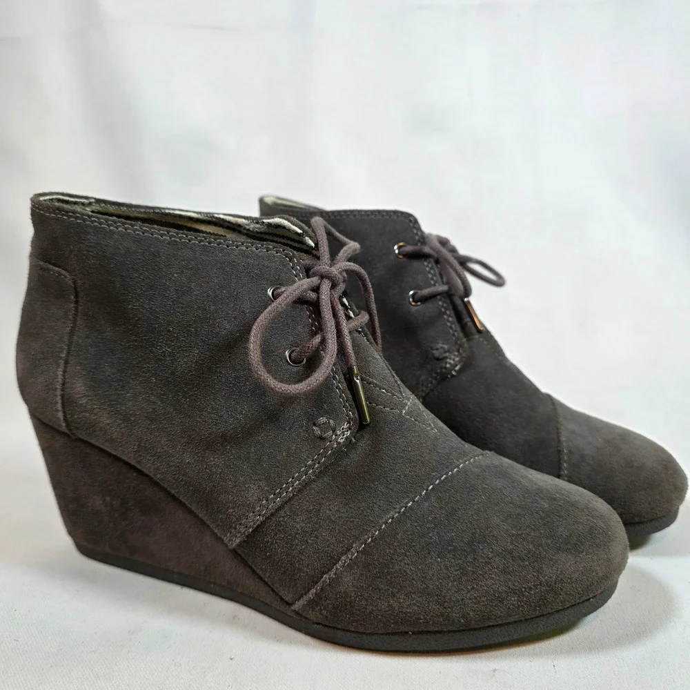 TOMS Desert Wedge Booties Womens 8 Dark Grey Suede‎ Lace Up Ankle Boots